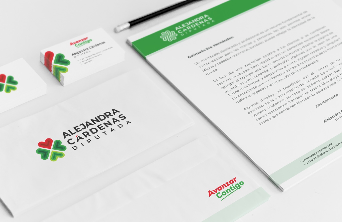 Papelería institucional de Alejandra Cárdenas.
